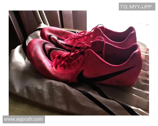 穿上4号足球明星鞋感受顶级球员的竞技魅力与激情体验